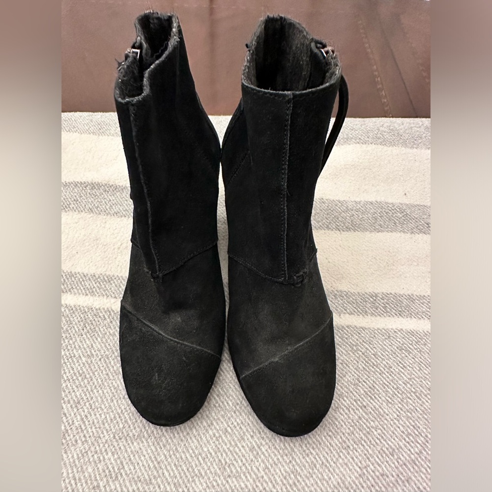 TOMS Women's Suede Wedge Desrhi Black 10002815 (Size: 8)